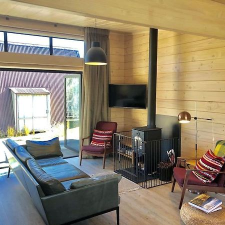 וואנאקה Modern Kowhai Cottage מראה חיצוני תמונה